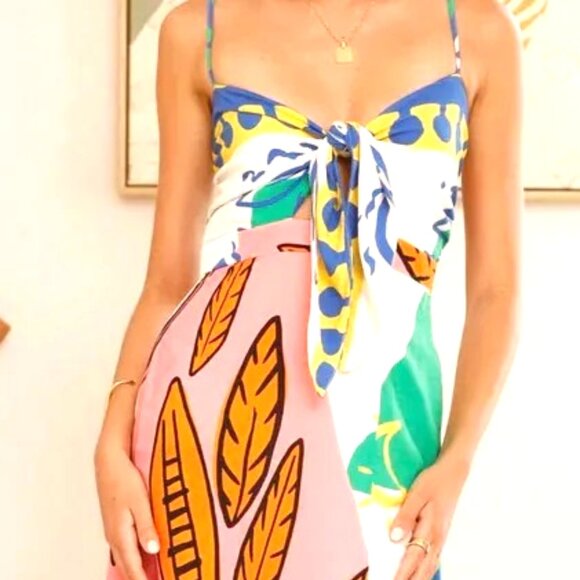 A-LINE MAXI DRESS ADJUSTABLE STRAPS FRONT TIE EMPIRE WAIST. A FUN SHOWSTOPPER. - Picture 4 of 6